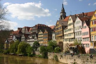 Le centre de Tübingen vu de la rive sud du Neckar